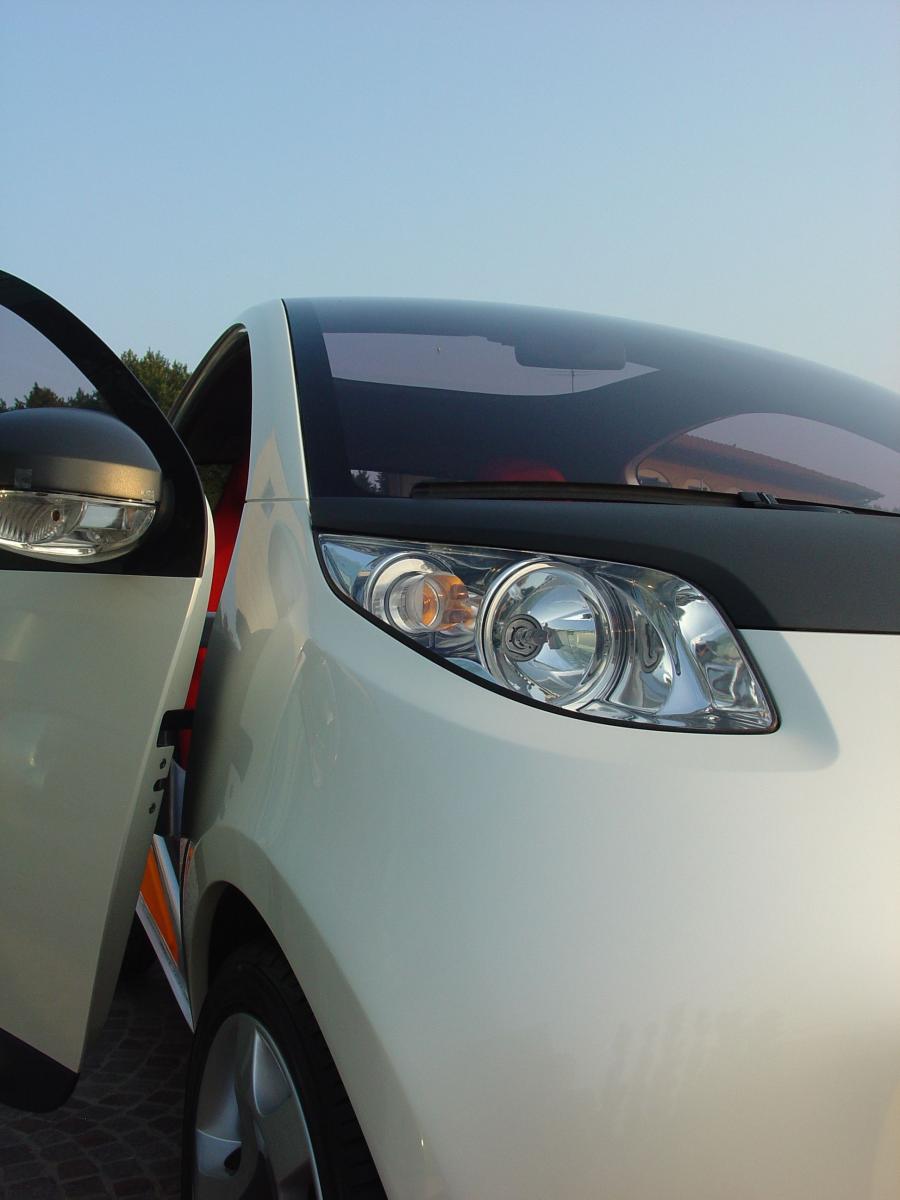 Детали экстерьера Pininfarina Nido Concept 2000 года  (фото 14 из 17)